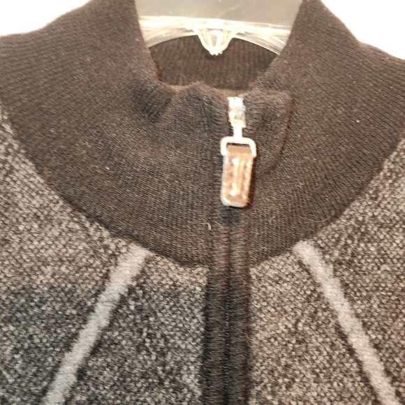 Elan Men's Black and Gray Argyle Crewneck Sweater - Picture 3 of 6